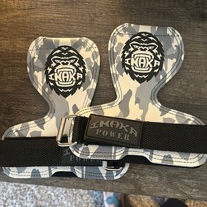 Inaka Power Camo lifting straps - grips
